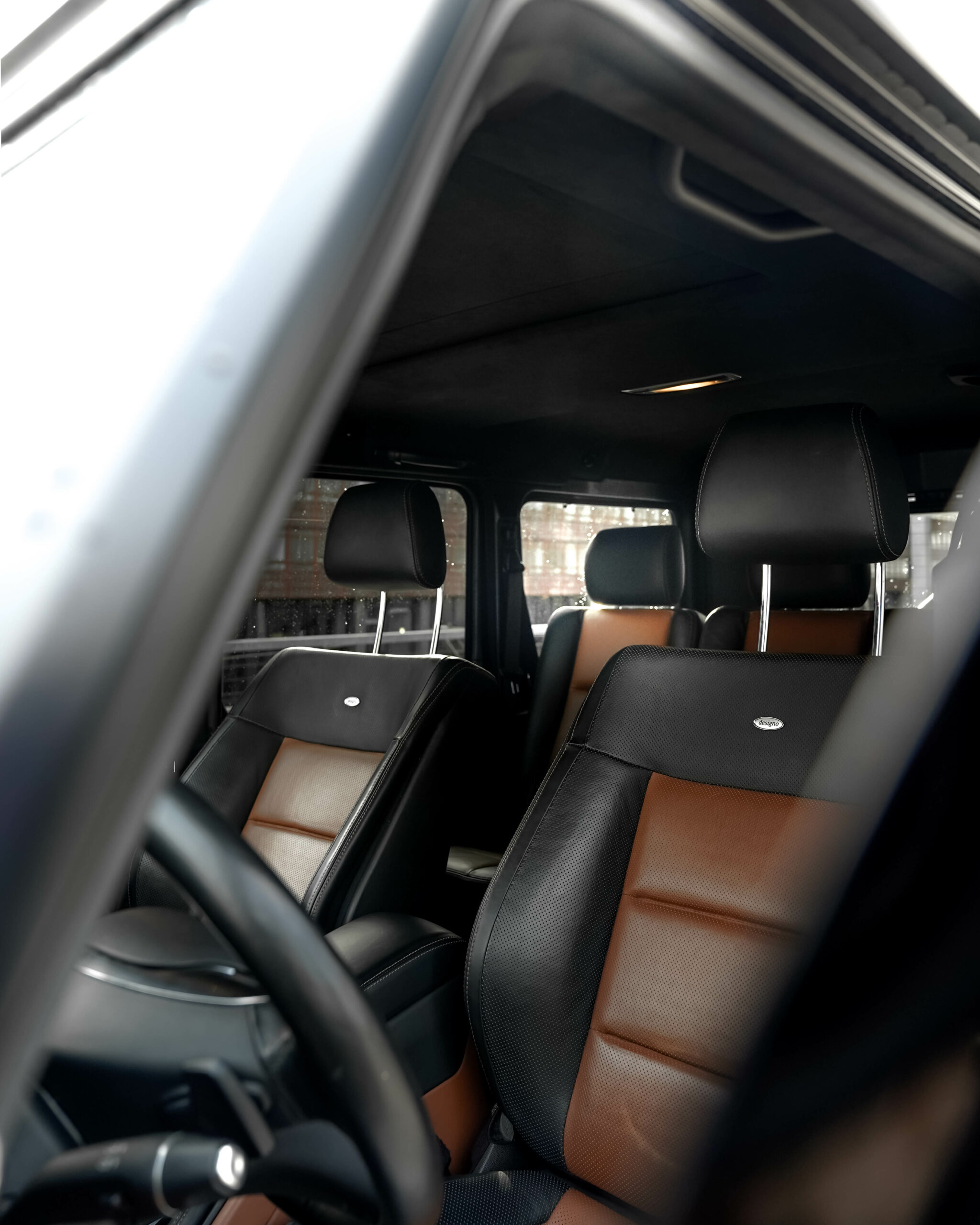Mercedes G500 side view rent time ledersitze